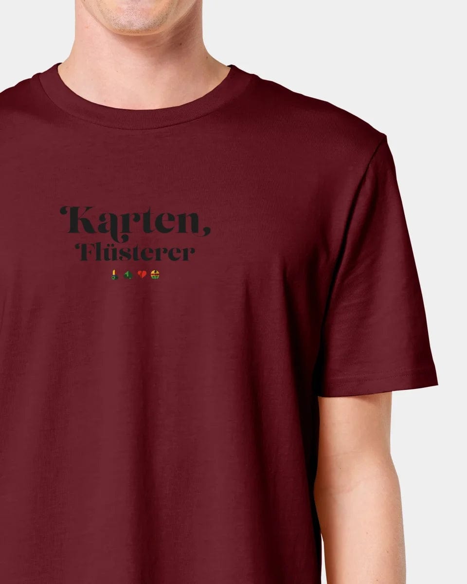 TeeInBlue Personalisiertes T-Shirt "Karten Flüsterer" Unisex / Burgundy / M - aus nachhaltiger und fairer Produktion